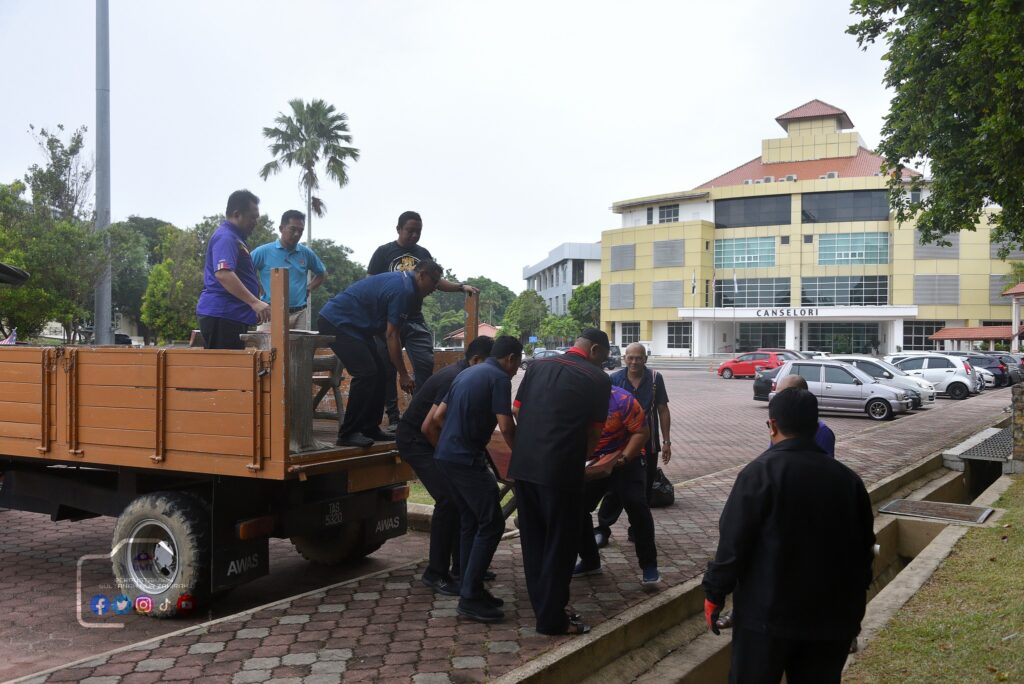 Gotong Royong Fasa Kedua Mengalih Kerusi Simen Dan Pengalihan Sudut